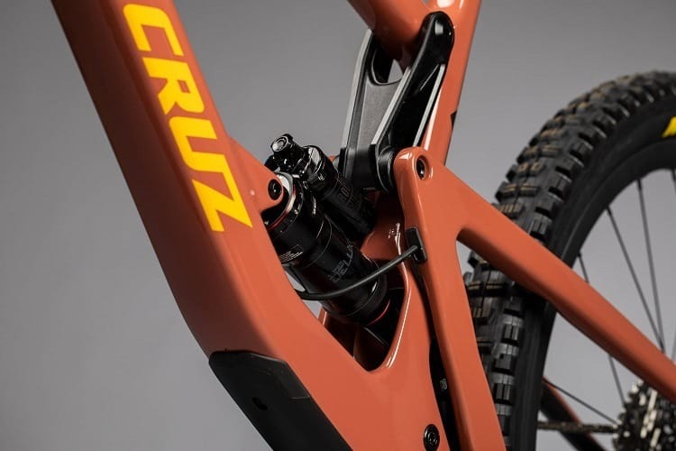 Santa Cruz Bronson features